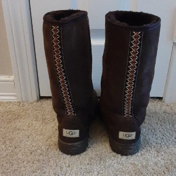 UGG Brown Winter Boots with Patterned Stitching - Picture 1 of 10